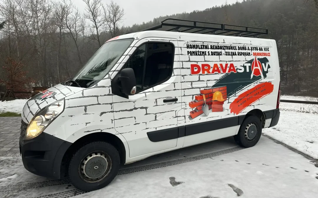 Polep firemní dodávky Dravastav na klíč – od návrhu až po instalaci